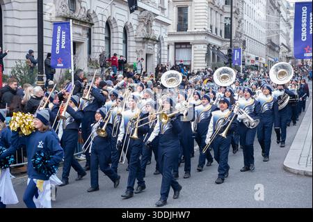 UK. Januar 2026. Darsteller während der Neujahrsparade im Zentrum von London, Großbritannien am 1. Januar 2026. : Claire Doherty/SIPA USA Credit: SIPA USA/Alamy Live News Stockfoto