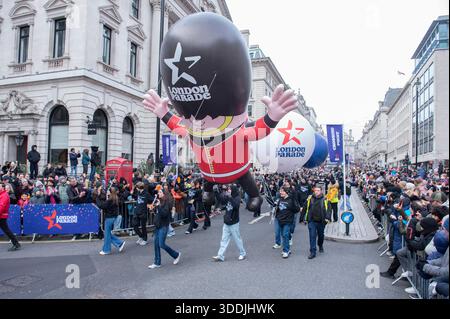 UK. Januar 2026. Darsteller während der Neujahrsparade im Zentrum von London, Großbritannien am 1. Januar 2026. : Claire Doherty/SIPA USA Credit: SIPA USA/Alamy Live News Stockfoto