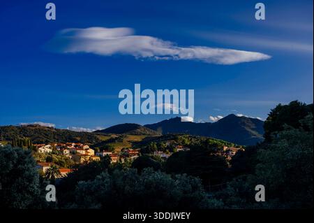 Blick auf Collioure, Cote Vermeille, ein katalanisches Fischerdorf in Südfrankreich Stockfoto