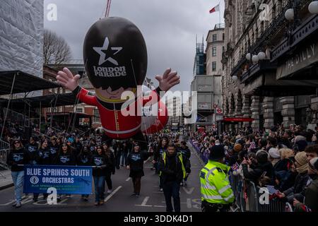 Ein großer Ballon bei der London New Years Parade 2026 am 1. Januar 2026 in London, Großbritannien. Heute ist der erste Tag des Jahres 2026 und in London findet die jährliche London Parade statt, um das neue Jahr zu feiern. (Foto von Vernon Yuen/Nexpher Images) Stockfoto