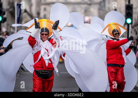 Darsteller bei der London New Years Parade 2026 am 1. Januar 2026 in London, Großbritannien. Heute ist der erste Tag des Jahres 2026 und in London findet die jährliche London Parade statt, um das neue Jahr zu feiern. (Foto von Vernon Yuen/Nexpher Images) Stockfoto