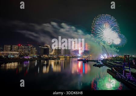 Belgrad, Serbien - 1. Januar 2026: Silvester-Feuerwerk an der Küste von Belgrad, Fluss Save Stockfoto