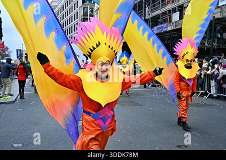 London, England, 1. Januar 2026: Tausende nehmen an der London New Year Parade 2026 teil, um in England zum 40. Jahrestag zu feiern. Foto von 李世惠/See Li/Picture Capital) Stockfoto