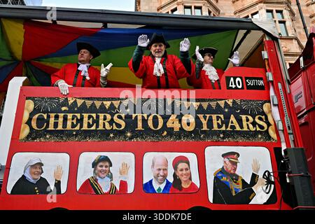 London, England, 1. Januar 2026: Tausende nehmen an der London New Year Parade 2026 teil, um in England zum 40. Jahrestag zu feiern. Foto von 李世惠/See Li/Picture Capital) Stockfoto
