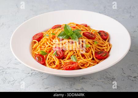 Köstliche Vorspeise, klassische italienische Spaghetti-Pasta und Tomatensauce - Spaghetti Bolognese Stockfoto
