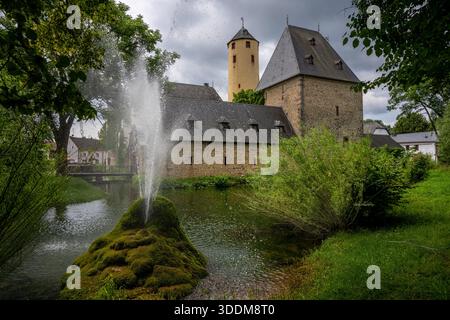 Bitburg, Deutschland - 30. Juni 2024: Altes Rittersdorf Schloss bei Bitburg am 30. Juni 2024 in Deutschland, Europa Stockfoto