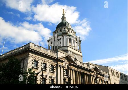 Lady of Justice vom Central Criminal Court, liebevoll bekannt als Old Bailey in der Stadt London England, Großbritannien, Scales of Justice Stockfoto Stockfoto
