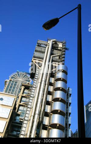 Das Lloyd’s Building im Herzen des Finanzviertels der City of London England Großbritannien, dem Firmensitz der Versicherungsfirma Lloyd’s o Stockfoto