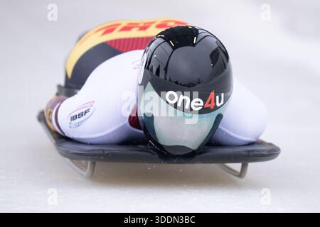 WINTERBERG, DEUTSCHLAND - 02. JANUAR: Hannah Neise aus Deutschland kommt am 1. Tag der IBSF-Weltmeisterschaft 2025/2026 in der Veltins Eisarena Winterberg während der 1. Hitze des Skelettwettbewerbs der Frauen am 02.1.2026 in Nordrhein-Westfalen aus dem Startblock. Foto © Oliver Kremer / Beautiful Sports. Stockfoto