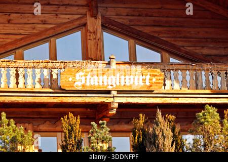 02.01.2026, KITZBÜHEL, AUT, unterwegs in TIROL, SYMBOLBILD, Themenbild, Verschiedene Themenbilder, im Bild Biohotel Stanglwirt, Going, Tirol, Promi Wirt, Wirtshaus, Gastronomie, Hotel, Weisswurstparty, Tourismus, Gastronomiebetrieb, Fremdenverkehr, Aaußenansicht, *** 02 01 2026, KITZBÜHEL, AUT, auf der Straße in TIROL, SYMBOLBILD, Themenbild, verschiedene Themenbilder, im Bild Biohotel Stanglwirt, gehen, Tirol, Promi-Gastgeber, inn, Gastronomie, Hotel, Weißwurstparty, Tourismus, Gastronomie, Tourismus, Außenansicht, Stockfoto