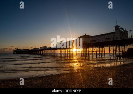 Brighton, 2. Januar 2026: Brighton's Grade II Listed Palace Pier wurde heute Morgen von den derzeitigen Eigentümern, der Brighton Pier Group, zum Verkauf angeboten Stockfoto