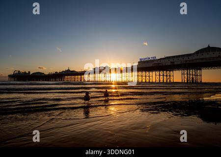 Brighton, 2. Januar 2026: Brighton's Grade II Listed Palace Pier wurde heute Morgen von den derzeitigen Eigentümern, der Brighton Pier Group, zum Verkauf angeboten Stockfoto