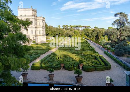 Der Venusbrunnen und der Villino Algardi in einem Park in Rom Italien Stockfoto
