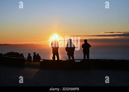 Der Sonnenaufgang am Neujahrstag. In Japan ist es üblich, den ersten Sonnenaufgang zu verehren und für eine gute Ernte und Glück im Jahr zu beten. Stockfoto