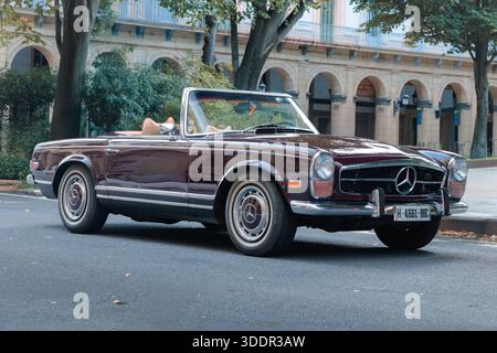 San Sebastian, Spanien – 20. September 2025: Mercedes-Benz W113 (SL) Stockfoto