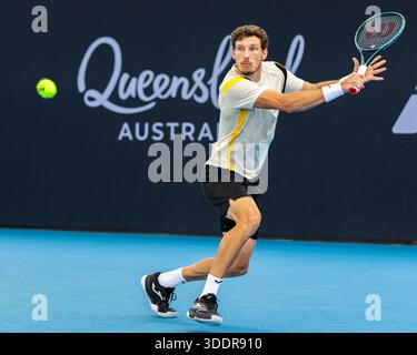 Brisbane, Qld, Australien. Januar 2026. PABLO CARRENO BUSTA aus Spanien kehrt während seiner Qualifikationsrunde gegen MATTIA BELLUCCI aus Italien bei der Brisbane International zurück. (Kreditbild: © Stephane Thomas/ZUMA Press Wire) NUR REDAKTIONELLE VERWENDUNG! Nicht für kommerzielle ZWECKE! Quelle: ZUMA Press, Inc./Alamy Live News Stockfoto