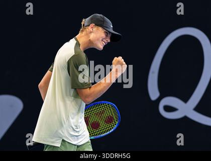Brisbane, Qld, Australien. Januar 2026. CRUZ HEWITT aus Australien reagiert während seiner Qualifikationsrunde für Männer im Einzelspiel gegen KAMIL MAJCHRZAK aus Polen bei der Brisbane International. (Kreditbild: © Stephane Thomas/ZUMA Press Wire) NUR REDAKTIONELLE VERWENDUNG! Nicht für kommerzielle ZWECKE! Stockfoto