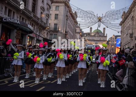 London, Großbritannien. Januar 2026. Darsteller, die während der Londoner Neujahrsparade 2026 zu sehen waren. Quelle: SOPA Images Limited/Alamy Live News Stockfoto