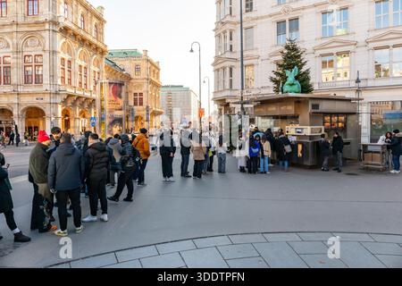 Bitzinger Würstelstand Hot Dog Stand, Albertina, Wien, Österreich. Stockfoto