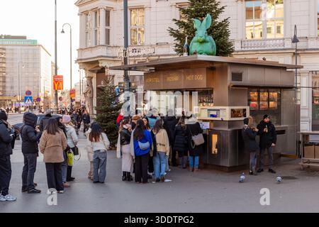Bitzinger Würstelstand Hot Dog Stand, Albertina, Wien, Österreich. Stockfoto