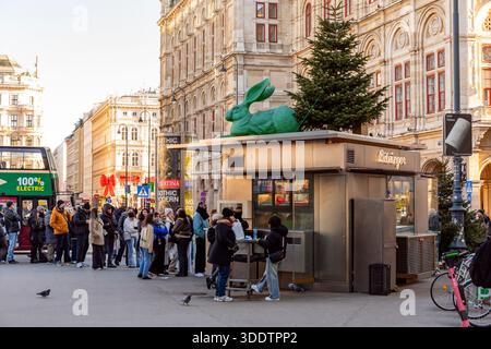 Bitzinger Würstelstand Hot Dog Stand, Albertina, Wien, Österreich. Stockfoto