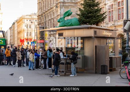 Bitzinger Würstelstand Hot Dog Stand, Albertina, Wien, Österreich. Stockfoto