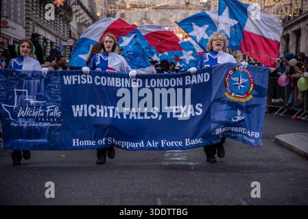 London, Großbritannien. Januar 2026. Darsteller, die während der Londoner Neujahrsparade 2026 zu sehen waren. Quelle: SOPA Images Limited/Alamy Live News Stockfoto