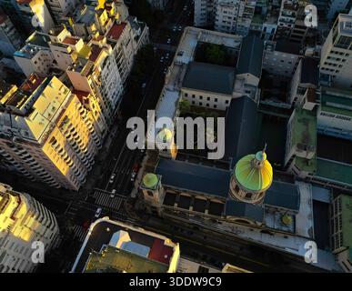 Avenida Callao aus der Vogelperspektive, Kirche Jesu Christo Salvatori, Buenos Aires, Argentinien Stockfoto