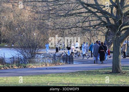 Anfang Januar 2026 kam es in Großbritannien zu eisigen Bedingungen, hier im Regents Park in London Stockfoto