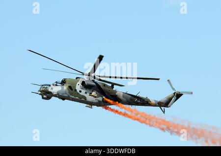 Czech Air Force Mil Mi-24V / Mi-35 „Hind“ auf der RIAT 2015. Stockfoto