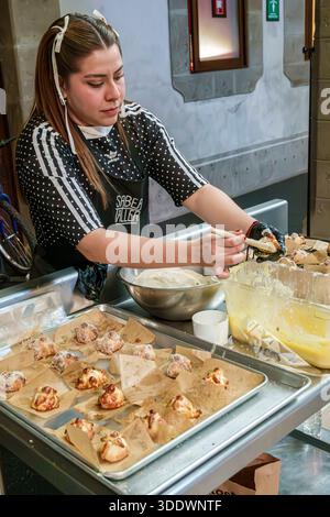 Mexiko-Stadt Mexiko, Museo Kaluz Kunstmuseum, Pan de Muerto Festival, Dia de Muertos, Tag der Toten, Erwachsene Erwachsene, weibliche Frauen, hispanische Latino mexikanische, fe Stockfoto
