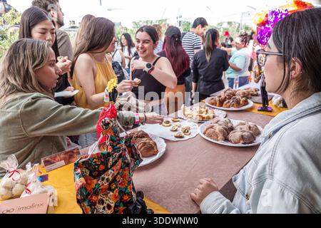 Mexiko-Stadt Mexiko, Museo Kaluz Kunstmuseum, Pan de Muerto Festival, Dia de Muertos, Tag der Toten, junge Erwachsene Frauen, weibliche, hispanische Latino Spanisch mexikanische, s Stockfoto