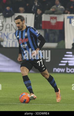 Bergamo, Italien. Januar 2026. Davide Zappacosta von Atalanta BC. Spielen Sie den Ball beim Spiel Atalanta BC vs AS Roma, 18° Serie A Enilive 2025-26 in der New Balance Arena in Bergamo (BG), Italien, am 03. Januar 2026. Quelle: Unabhängige Fotoagentur/Alamy Live News Stockfoto