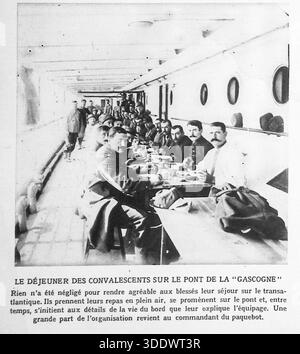Seite der französischen Zeitschrift Le Miroir vom 25. Oktober 1914 mit dem Titel „UN bateau de plaisance transformé“. Das Foto zeigt das Deck eines luxuriösen Vergnügungsbootes, das früher der Schauspielerin Lantelme gehörte und in ein Krankenhausschiff umgebaut wurde. Schwestern in weißen Uniformen werden an Deck gesehen, die sich um den Raum kümmern. Als Teil einer Flussflottille evakuierte das Schiff verwundete Soldaten und bot während der ersten humanitären Bemühungen des Ersten Weltkriegs einen überlegenen Komfort im Vergleich zu Sanitärzügen. Stockfoto