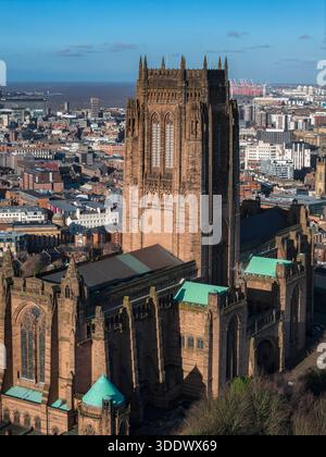 Blick auf die Kathedrale von Liverpool und die Skyline der Stadt, Großbritannien Stockfoto
