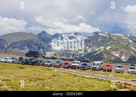 Colorado, 4. Juli 2025 - sonniger Blick auf die wunderschöne Landschaft des Mt. Ida im Rocky Mountain National Park Stockfoto