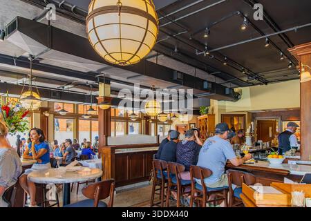 Boulder, 5. JUL 2025 - Innenansicht eines italienischen Restaurants Stockfoto