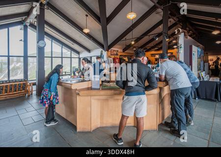 Colorado, 4. Juli 2025 - Innenansicht des Alpine Visitor Center des Rocky Mountain National Park Stockfoto