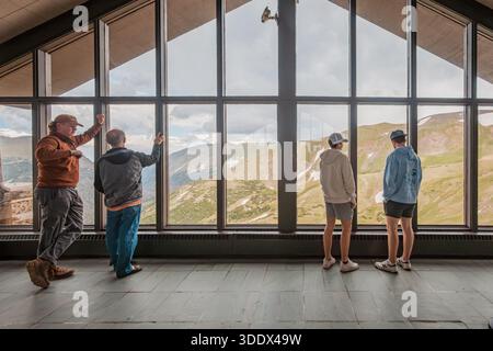 Colorado, 4. Juli 2025 - Innenansicht des Alpine Visitor Center des Rocky Mountain National Park Stockfoto