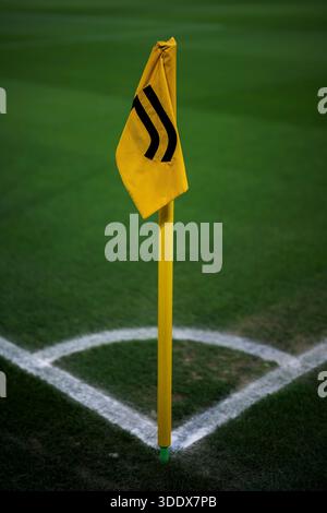 Turin, Italien. Januar 2026. Vor dem Fußballspiel der Serie A zwischen Juventus FC und US Lecce ist eine Eckfahne mit dem Logo von Juventus FC zu sehen. Quelle: Nicolò Campo/Alamy Live News Stockfoto