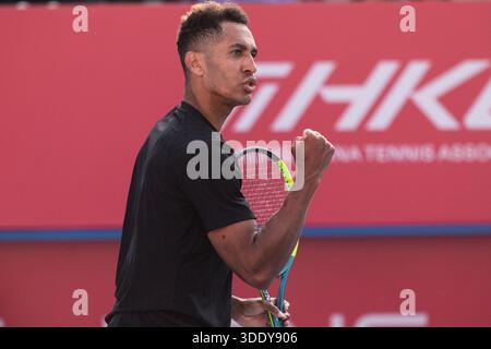HONGKONG, China - 04. JANUAR: Michael Mmoh aus den Vereinigten Staaten feiert während der Bank of China Hong Kong Tennis Open 2026 (ATP 250) im Qualifikationsspiel der Männer gegen Cristian Garin aus Chile am Victoria Park Tennis Centre Court am 4. Januar 2026 in Hongkong, China (Foto: Jack ng/Alamy Live News) Stockfoto