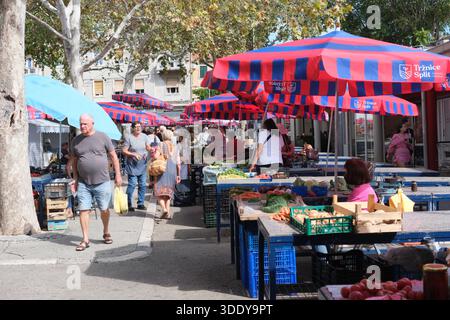 Markthändler in Split Stockfoto