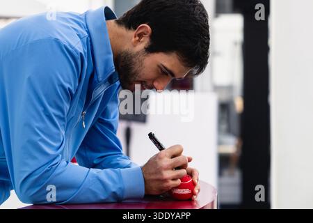 HONGKONG, China - 04. JANUAR: Nuno Borges of Portugal während der Autogrammstunde der Bank of China Hong Kong Tennis Open 2026 (ATP 250) auf dem Victoria Park Tennis Centre Court am 4. Januar 2026 in Hongkong, China (Foto: Jack ng/Alamy Live News) Stockfoto