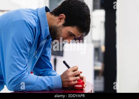 HONGKONG, China - 04. JANUAR: Nuno Borges of Portugal während der Autogrammstunde der Bank of China Hong Kong Tennis Open 2026 (ATP 250) auf dem Victoria Park Tennis Centre Court am 4. Januar 2026 in Hongkong, China (Foto: Jack ng/Alamy Live News) Stockfoto
