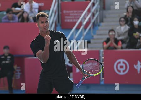 Hongkong, Hongkong. Januar 2026. Michael Mmoh, ein US-amerikanischer Tennisspieler, während eines Spiels bei den Hong Kong Tennis Open am 4. Januar 2026 in Hongkong. (Foto: Kobe Li/Nexpher Images/SIPA USA) Credit: SIPA USA/Alamy Live News Stockfoto