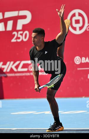 Hongkong, Hongkong. Januar 2026. Michael Mmoh, ein US-amerikanischer Tennisspieler, während eines Spiels bei den Hong Kong Tennis Open am 4. Januar 2026 in Hongkong. (Foto: Kobe Li/Nexpher Images/SIPA USA) Credit: SIPA USA/Alamy Live News Stockfoto