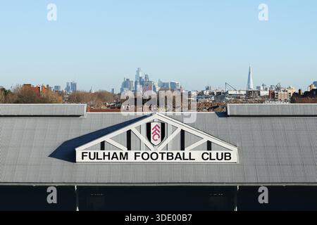 Craven Cottage, Fulham, London, Großbritannien. Januar 2026. Premier League Football, Fulham gegen Liverpool; eine detaillierte Ansicht der Londoner Skyline hinter Craven Cottage Credit: Action Plus Sports/Alamy Live News Stockfoto
