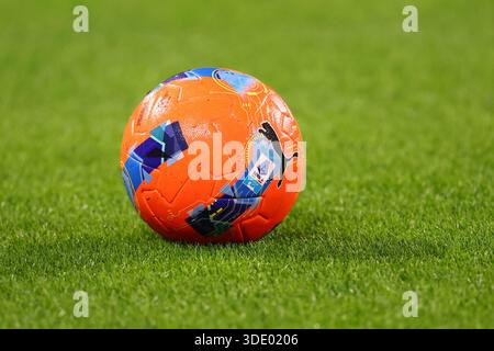 Turin, Italien. Januar 2026. Die offiziellen Spielbälle der Serie A Puma „Orbita“ werden vor dem Fußballspiel der Serie A zwischen Juventus FC und US Lecce am 3. Januar 2026 im Allianz Stadium in Turin, Italien, gesehen. Quelle: Marco Canoniero/Alamy Live News Stockfoto