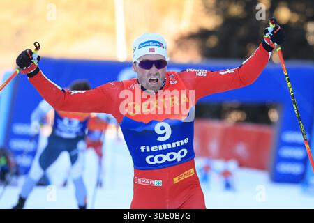 Cermis, Italien. Januar 2026. © Pierre Teyssot/MAXPPP ; Tour de Ski 2026 Skilanglauf-Weltmeisterschaft. Cermis, Italien am 4. Januar 2026. Letzter Aufstieg auf der Alpe Cermis, in Aktion, Emil Iversen (NOR) © Pierre Teyssot/Maxppp Credit: MAXPPP/Alamy Live News Stockfoto