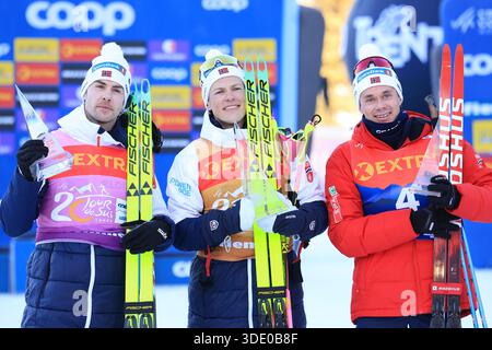 Cermis, Italien. Januar 2026. © Pierre Teyssot/MAXPPP; Gesamtpodium der Tour de Ski 2026, von links Mattis Stenshagen (NOR), Johannes Hoesflot Klaebo (NOR) und Harald Amundsen (NOR) Gesamtpodium von links Mattis Stenshagen (NOR), Johannes Hoesflot Klaebo (NOR) und Harald Amundsen (NOR) © Pierre Teyssot/Maxppp Credit: MAXPPP/Alamy Live News Stockfoto